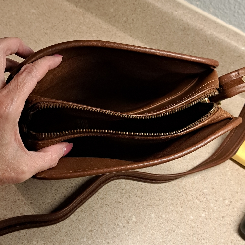 Vintage Coach Cognac Brown Leather Crossbody Bag - Picture 9 of 16